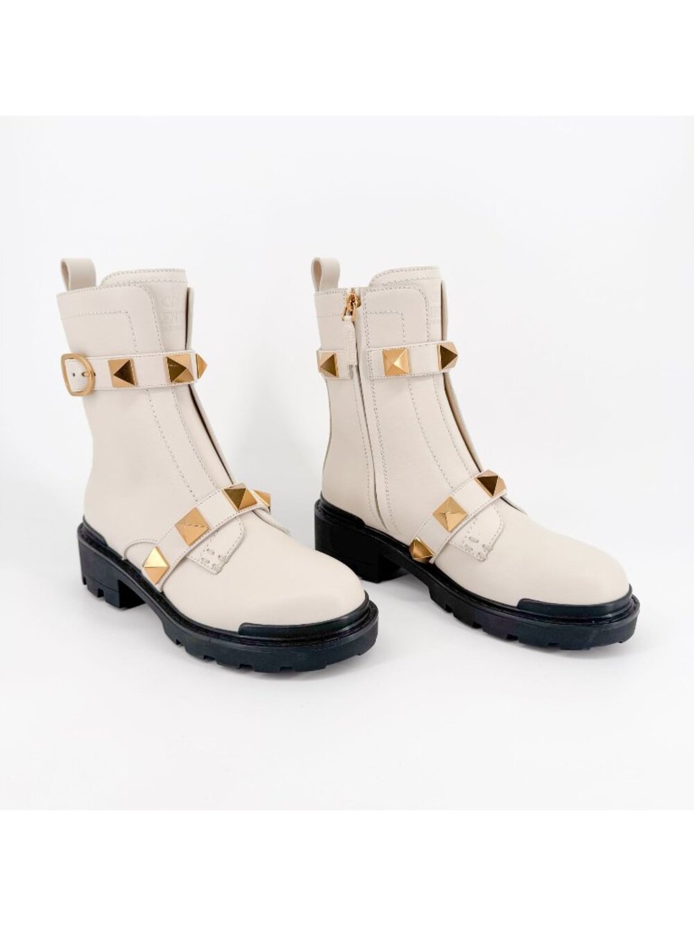 Valentino Garavani Roman Stud Combat Boots Size 37.5 US 7.5 White Leather Ankle